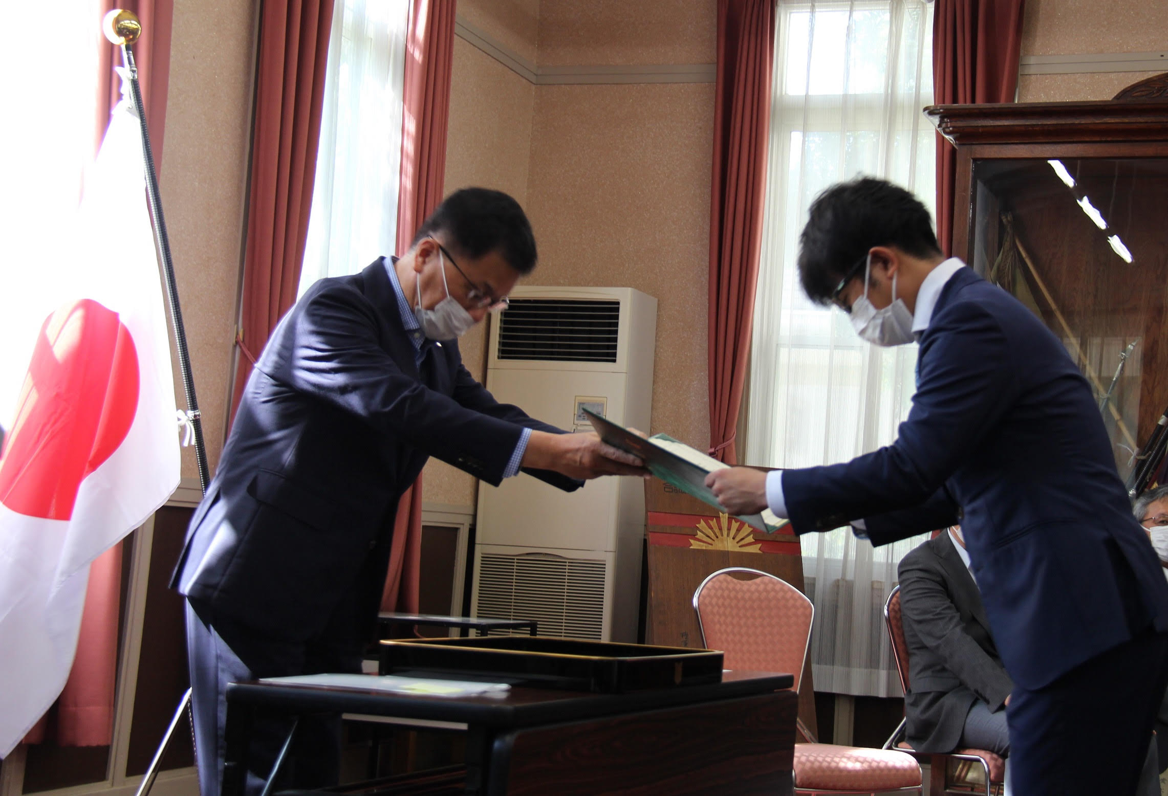 三重大学大学院学位記授与式において大学院生　真川祥一が「三重大学学業優秀学生学長賞」として表彰されました
